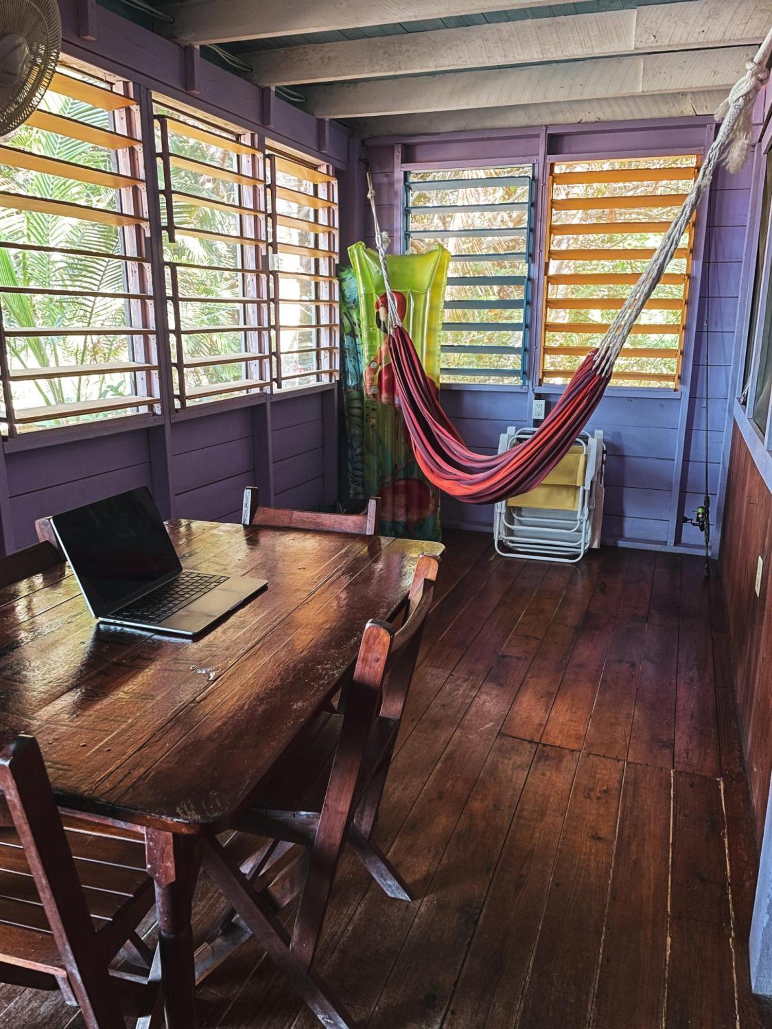 Anda Di Hows Hostel Placencia Экстерьер фото