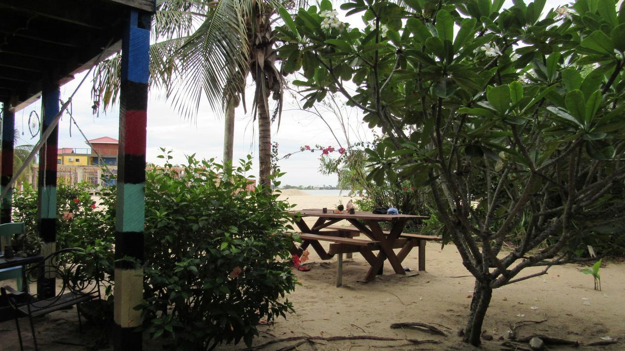 Anda Di Hows Hostel Placencia Экстерьер фото